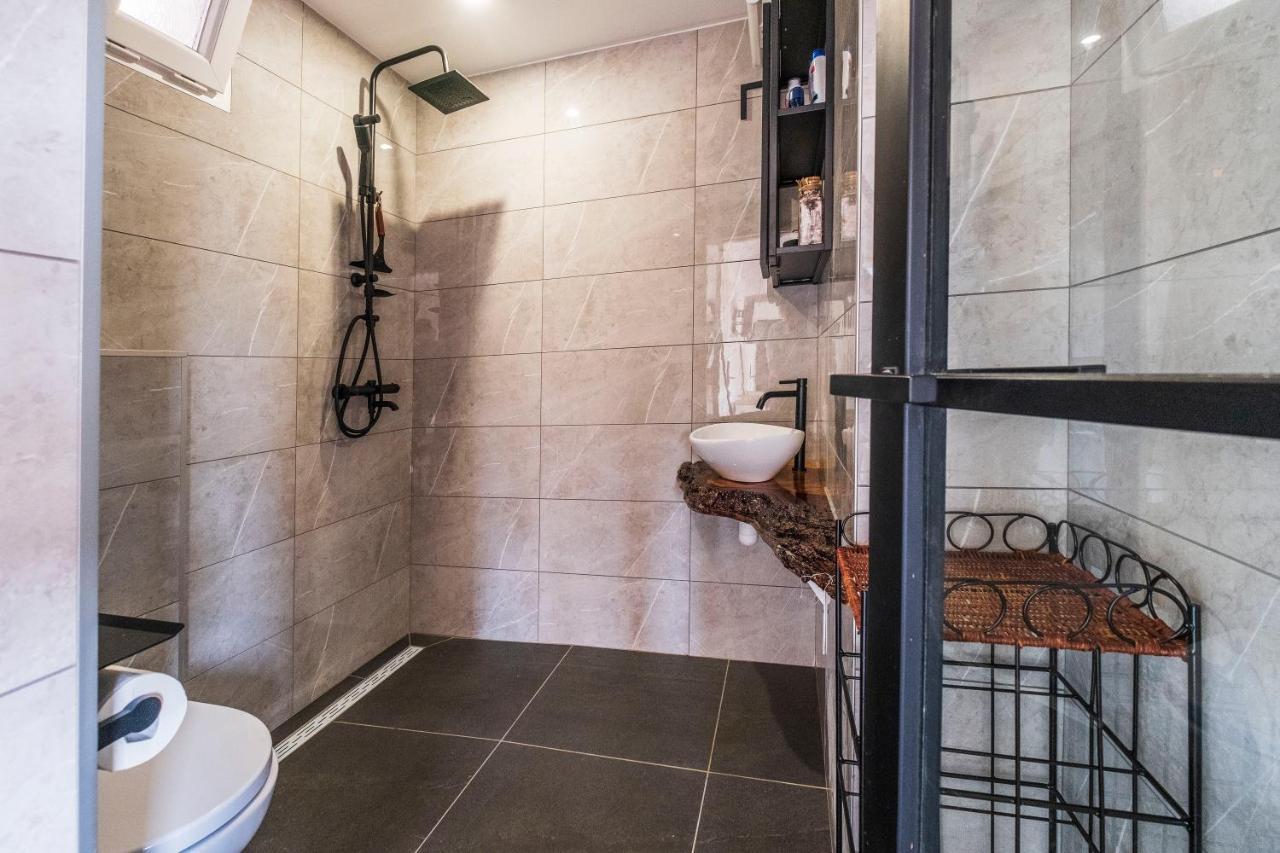 One-Bedroom Apartment,1114652499:JPEG
