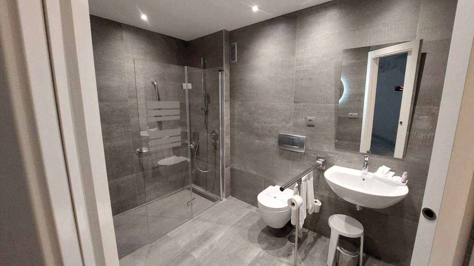 Double or Twin Room without Balcony Disability Access