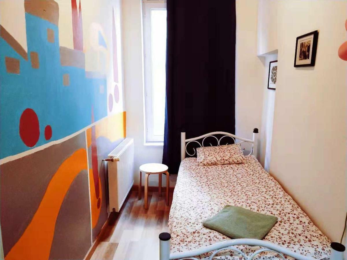 Eenpersoonskamer met Gedeelde Badkamer 04