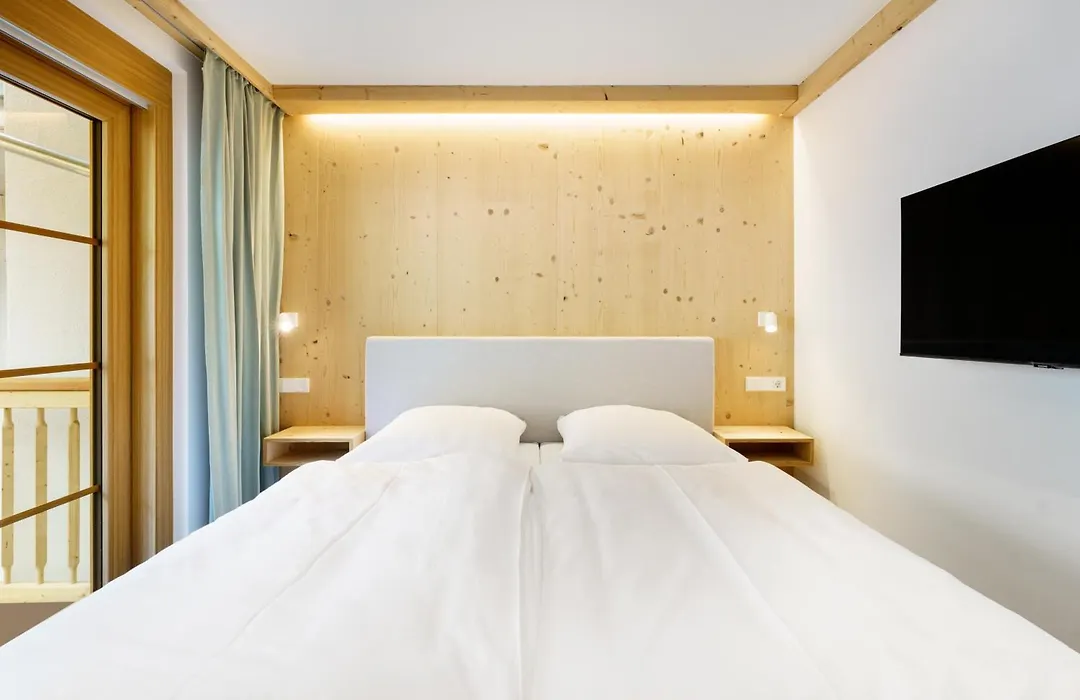 SCHWARZENBACH - Apartments&Rooftop Pool-1