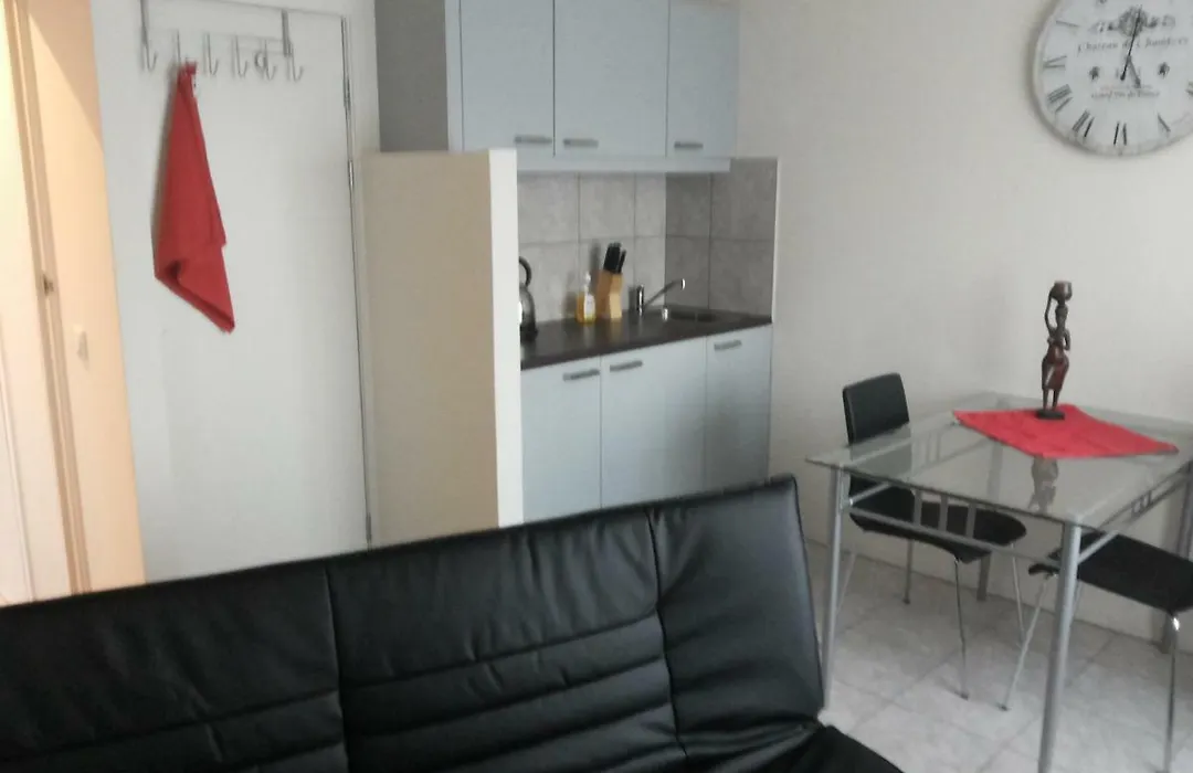 Apartment + Studios Insulinde-1