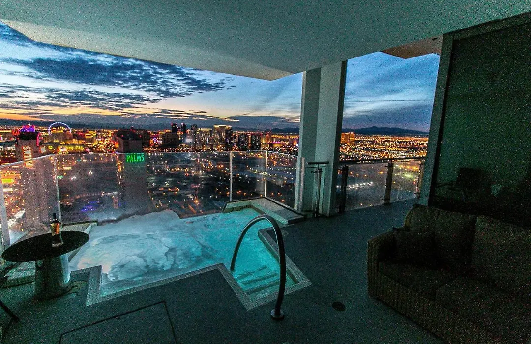 Dream Penthouse At Palms Place-1