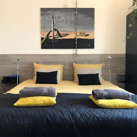 Bolton Boulevard Beach Rooms-3
