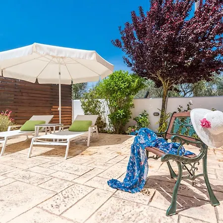 Lorenzo Villas With Private Pool, 200M From The Beach, By Zantewize-2