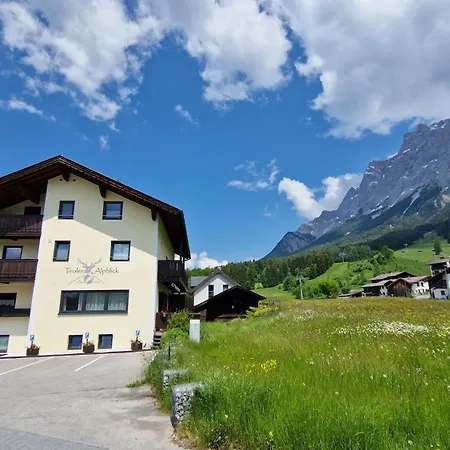 Tiroler Alpblick Appartements-3