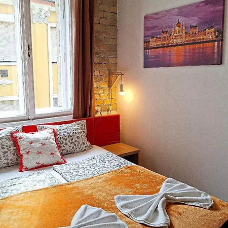 GoodMo Budapest Smart Rooms-2