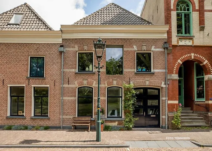 Tussen De Poorten