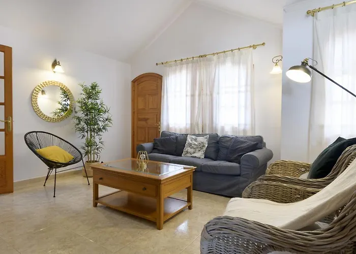 Alizuth Villa