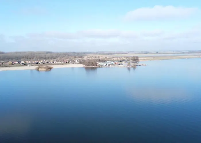 B&B Veluwemeer, Jacuzzi, Swim Spa, Sauna, Steam Bath And Sandy Beach