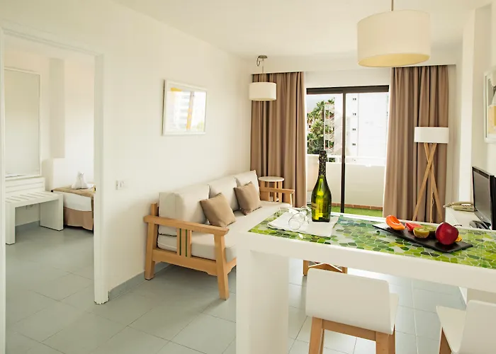 Livvo Anamar Suites