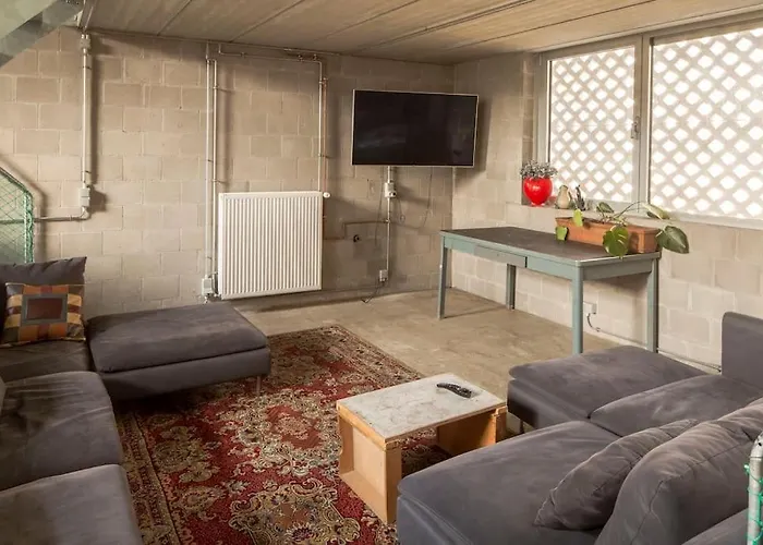  Mari'S: Multifunctional Shelter With Big Garden