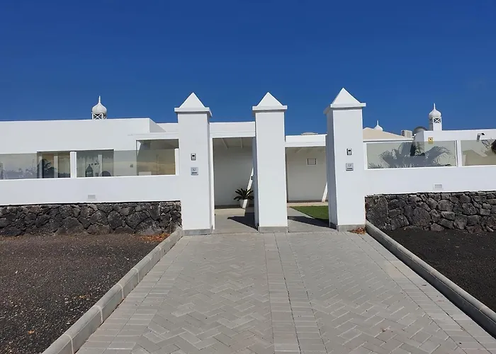 Rooms & Suites Princesa Leticia - Puerto Del Carmen, Lanzarote - Near The Beach