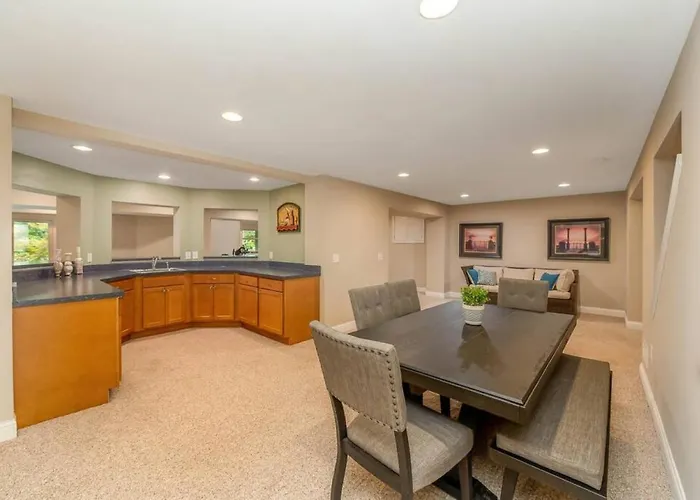 5755 Butler Warren Cheerful 6-Bedroom Villa With Fishing Pond