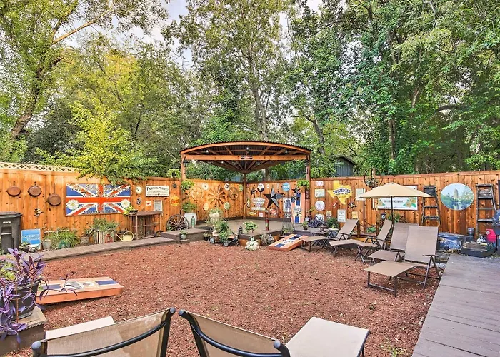 San Antonio Rental W/ Courtyard: Walk To Riverwalk