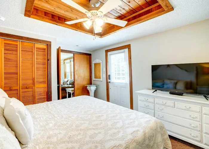 Indian Rocks Beach Cottage, Walk To Beach!