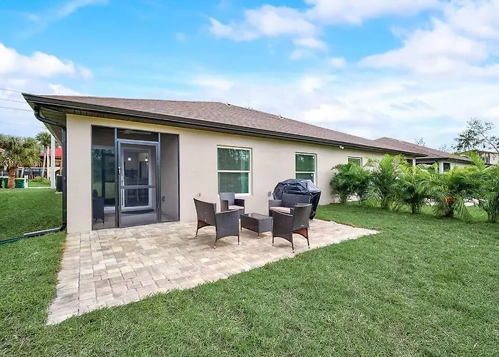 South West Florida Family Home, 3 Bedroom,2 Bathroom, King Bed Suite, Close To Beaches, Parks, Fishing, Golfing, Kayaking