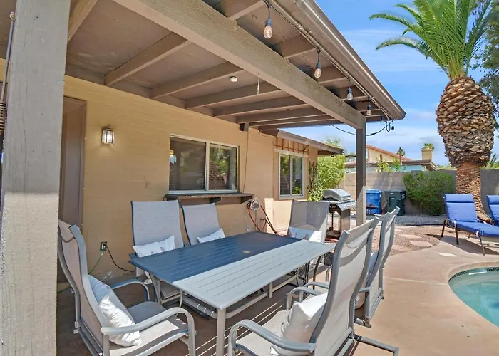 4 bdr, Two Master suite, billiards&desert oasis pool