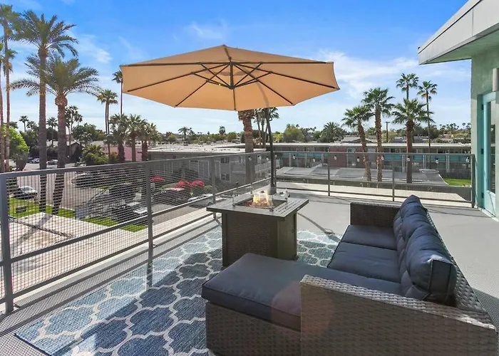 Large Studio Rooftop & Poolside - Walk To Old Town
