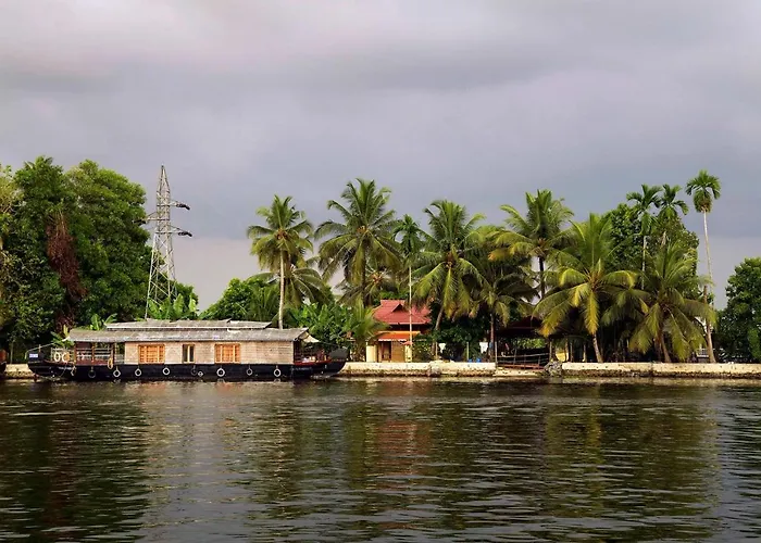 The Backwater Heritage -Unwind On Tranquil Alleppey Backwaters
