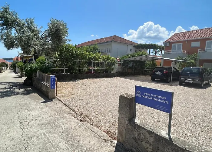 Jakov Apartments
