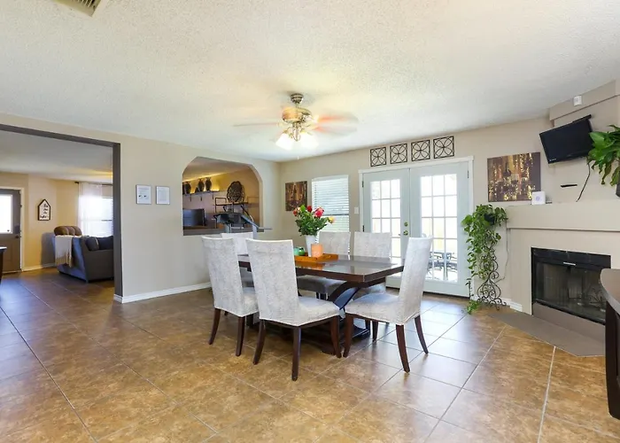 Home Near Sea World & Lackland