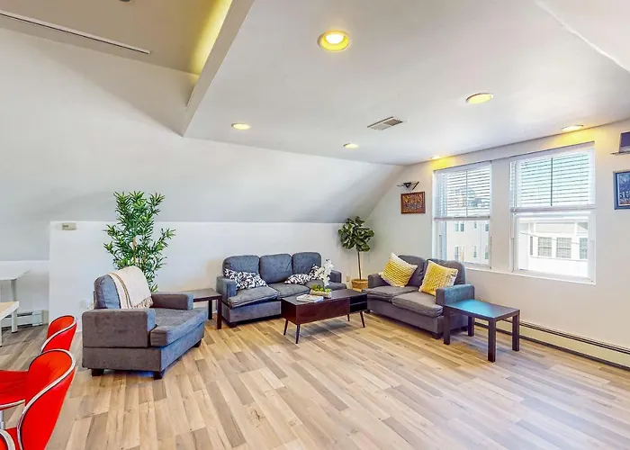 Cabine: 3Br Victorian Getaway With Loft, Near The Bay