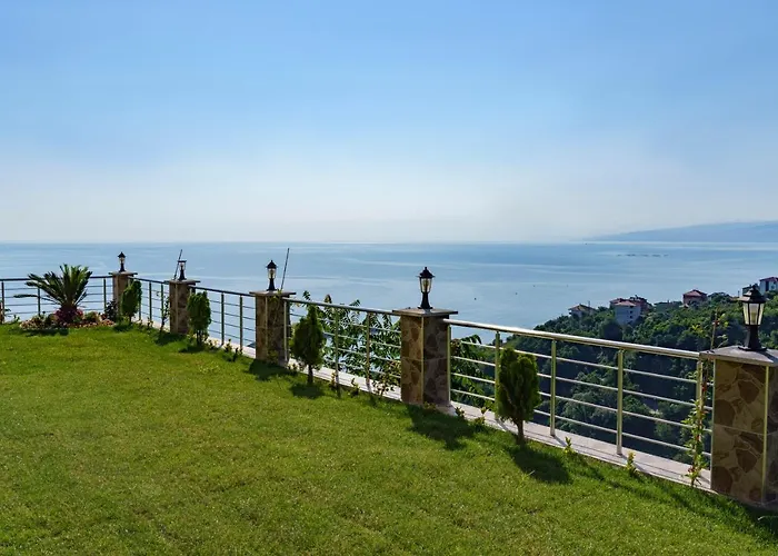 Manzarasiyla Bueyueleyen Luex Villa