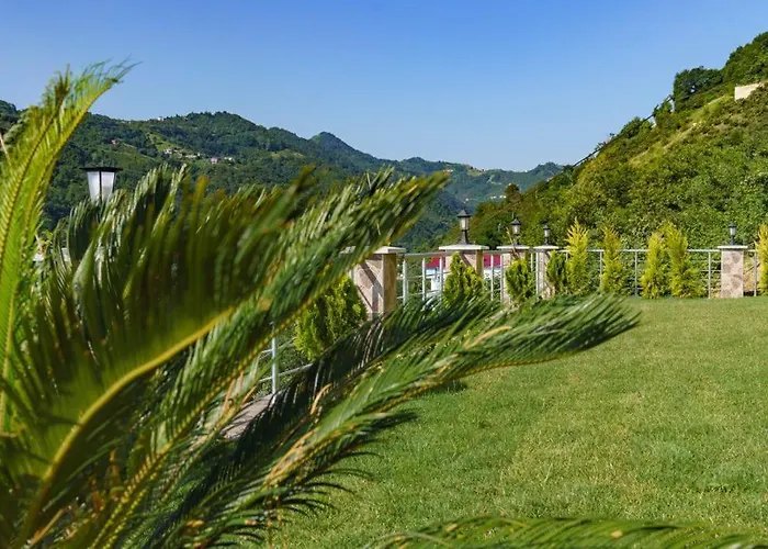 Manzarasiyla Bueyueleyen Luex Villa