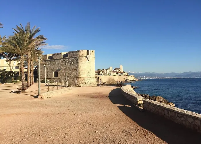 Juan Les Pins, T2 Cosy Et Confortable, Avec Parking En Sous-Sol, Proche Plages Et Commerces