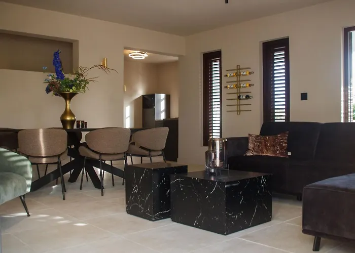 Major. Suites Curacao