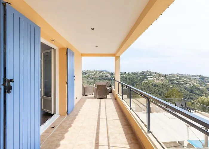 Spacieuse Villa Nicoise Au Calme Avec Piscine