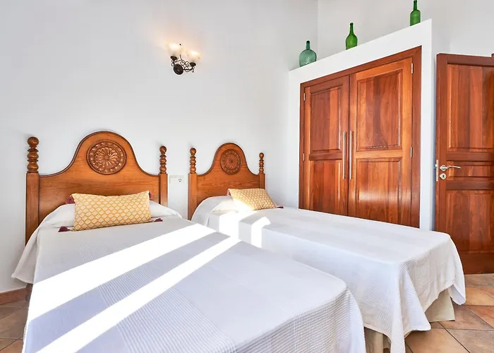 Quiet Villa In Buger With Amazing Pool, Paddle Court And Nice Garden