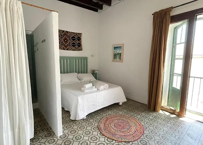 Dona Lola Rooms
