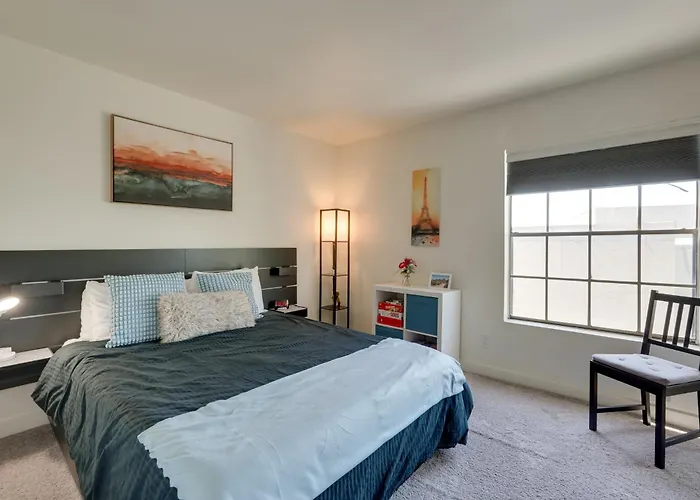 1 Mi To Spring Training! Scottsdale Gem W/ Balcony