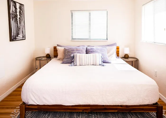 Sun-Drenched 1Br Apt - 5Min Walk To Beach