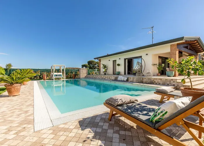 The Luxury Beach Villa With Shared Swimming Pool, Between Viareggio And Torre Del Lago Puccini