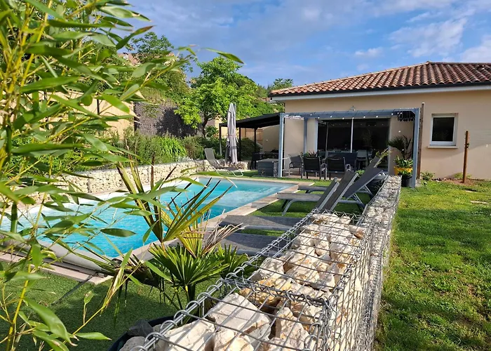 La Villa Des Papillons De Dugradus