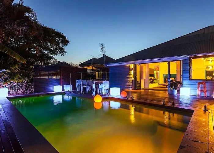 Stunning Tropical Oasis Free Parking