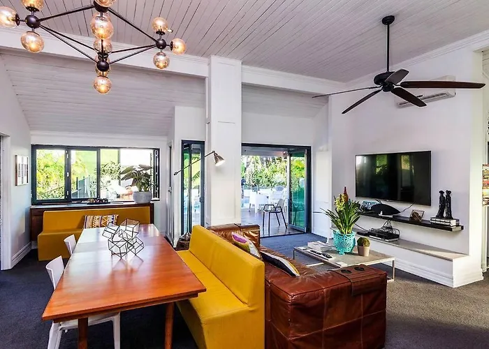 Stunning Tropical Oasis Free Parking