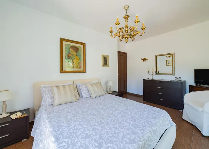 Villa Almond