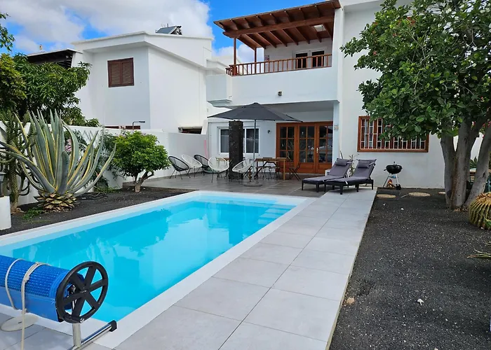 Villa Anna With Heated Pool