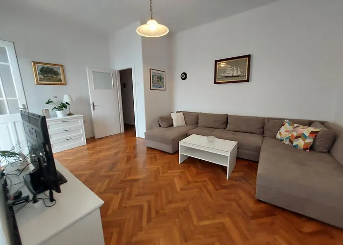 Apartment Karmen By The Sea