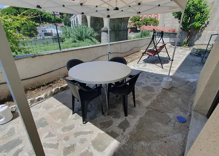 Villa Indipendente Con Giardino