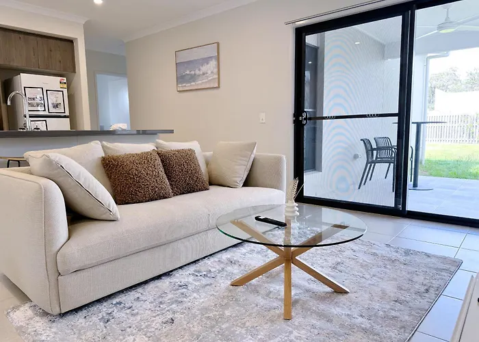 Theme Park Retreat Coomera 5 Beds Villa