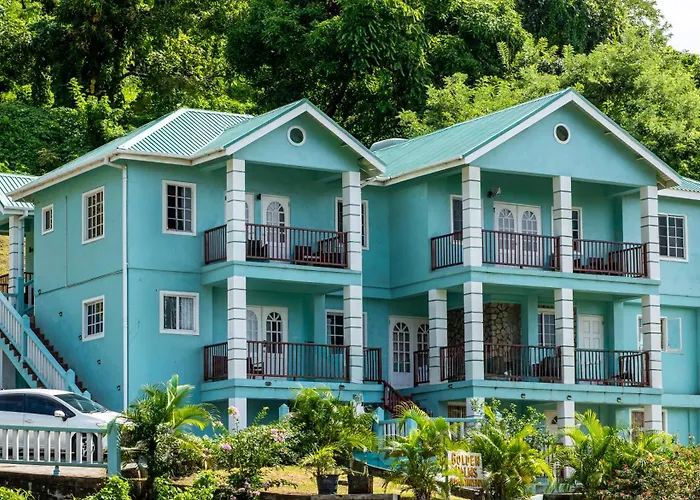 Golden Palms Apartment