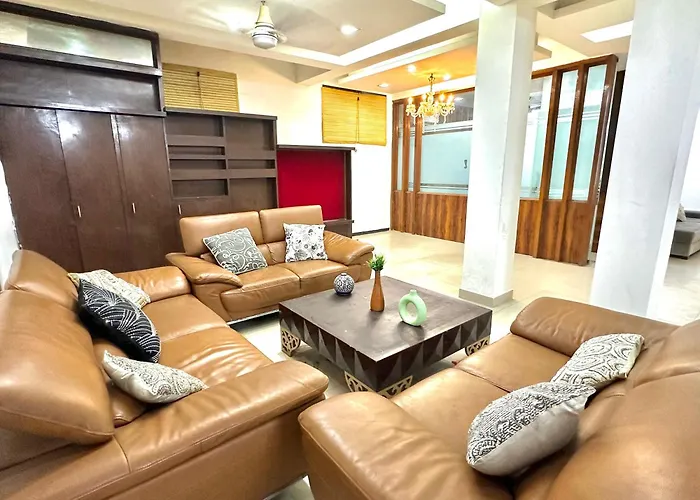 2 Rooms And Huge Hall For Parties