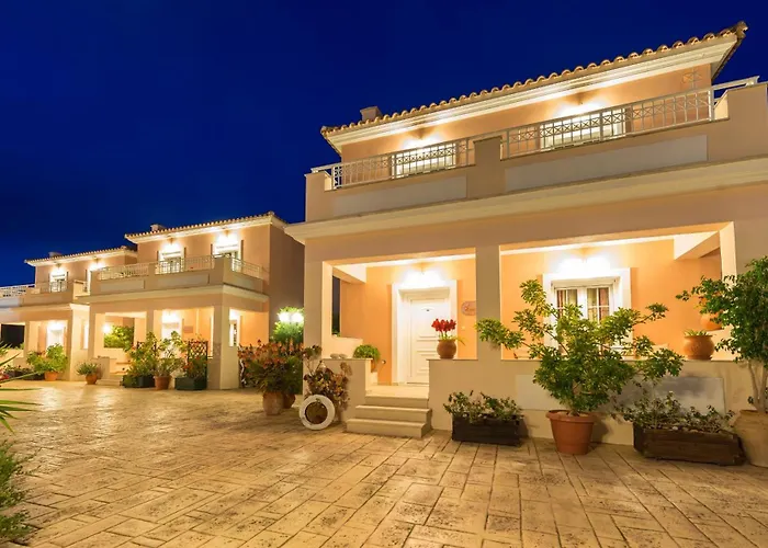 Lorenzo Villas With Private Pool, 200M From The Beach, By Zantewize