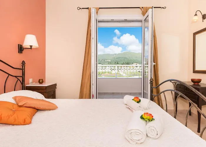 Lorenzo Villas With Private Pool, 200M From The Beach, By Zantewize