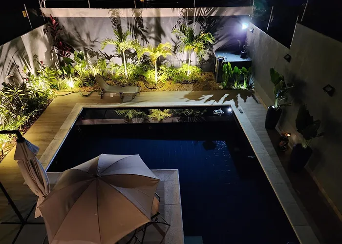 Suite Tripla Com Vista Piscina Em Casa Familiar De Luxo Em Itaipu