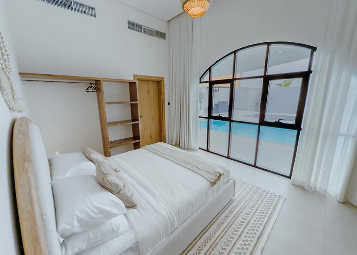 10 Pool Villa